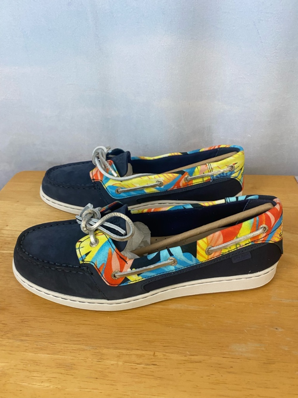 Sperry Starfish Coral Navy Topsiders with Bright Tropical Trim Size 9
